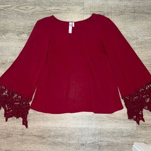 Lace detailed top